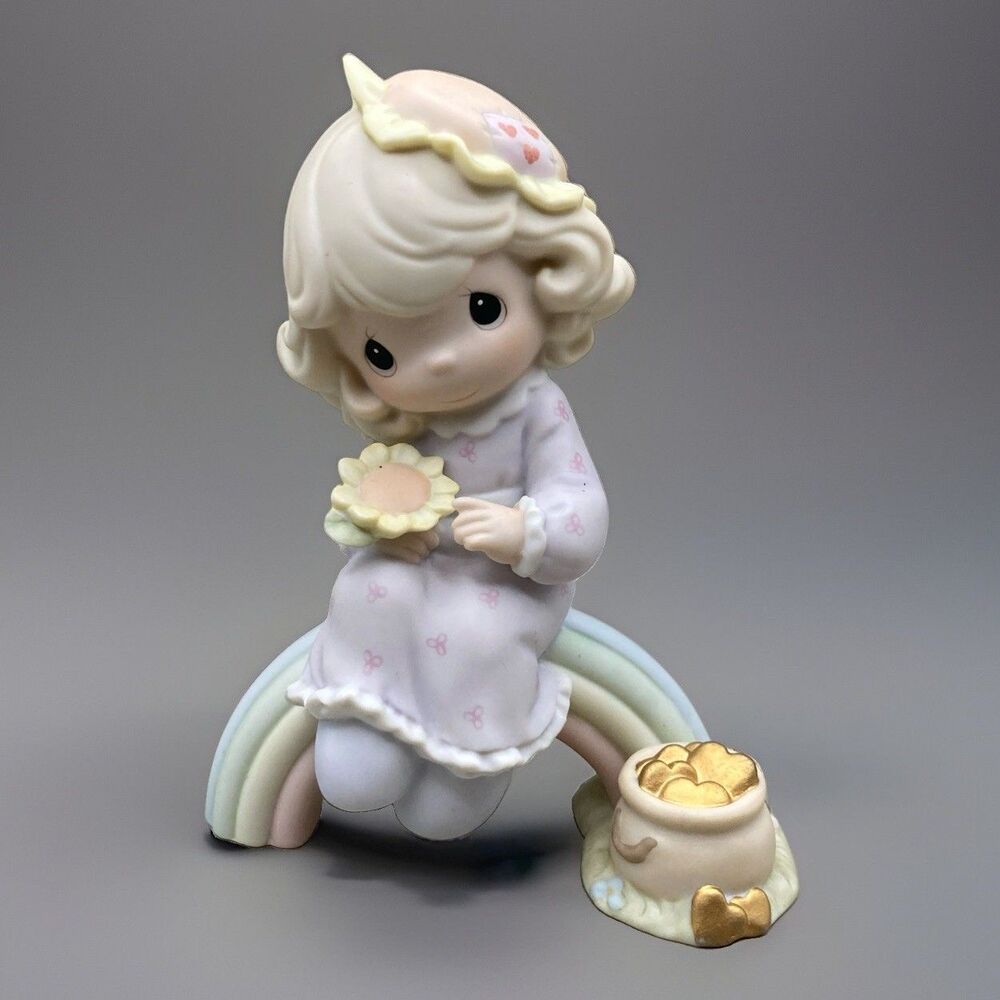 Precious Moments 1994 Figurine 'Dreams Really Do Come True' #128309